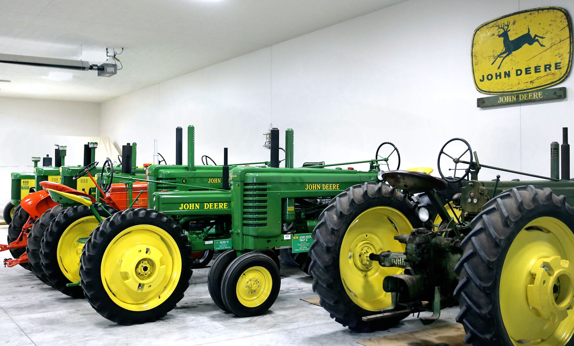 080420_TractorsMikeWenzl002_cs.JPG